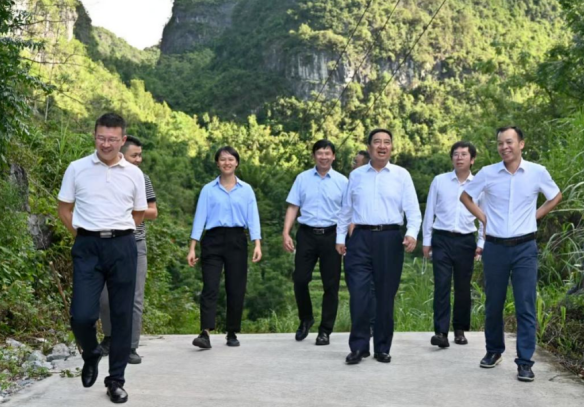 白忠泉董事長到廣西忻城調(diào)研定點(diǎn)幫扶工作